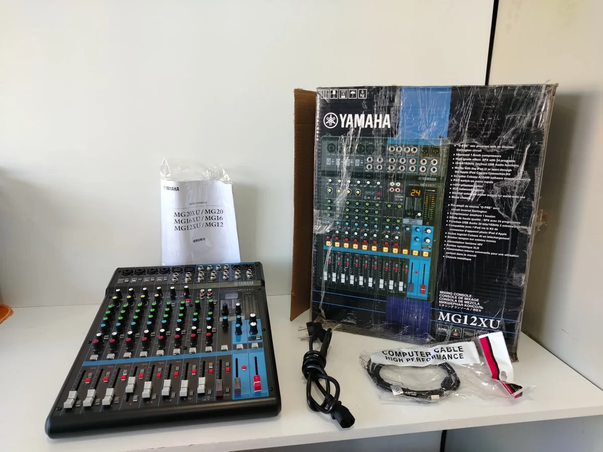 Consola De Sonido Marca Yamaha Modelo Mg12xu Usado En Buen Estado Acc Cable Usb 2.0Cable CteManualEn Caja