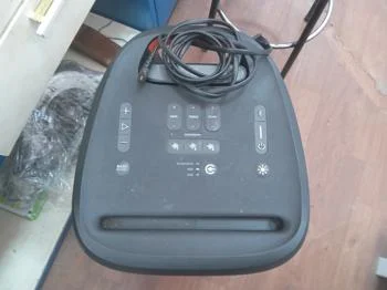 Foto 2 de Parlante Portatil Marca Jbl Modelo Party Box 310 Usado Con Desgaste Con Cable Power Con Detalle Acc UsbBt
