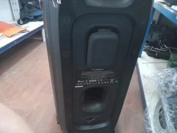 Foto 3 de Parlante Portatil Marca Jbl Modelo Party Box 310 Usado Con Desgaste Con Cable Power Con Detalle Acc UsbBt