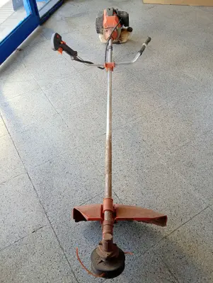 Desmalezadora Marca Husqvarna Modelo No Tiene Usado En Buen Estado Original No Acc Cabezal Protector