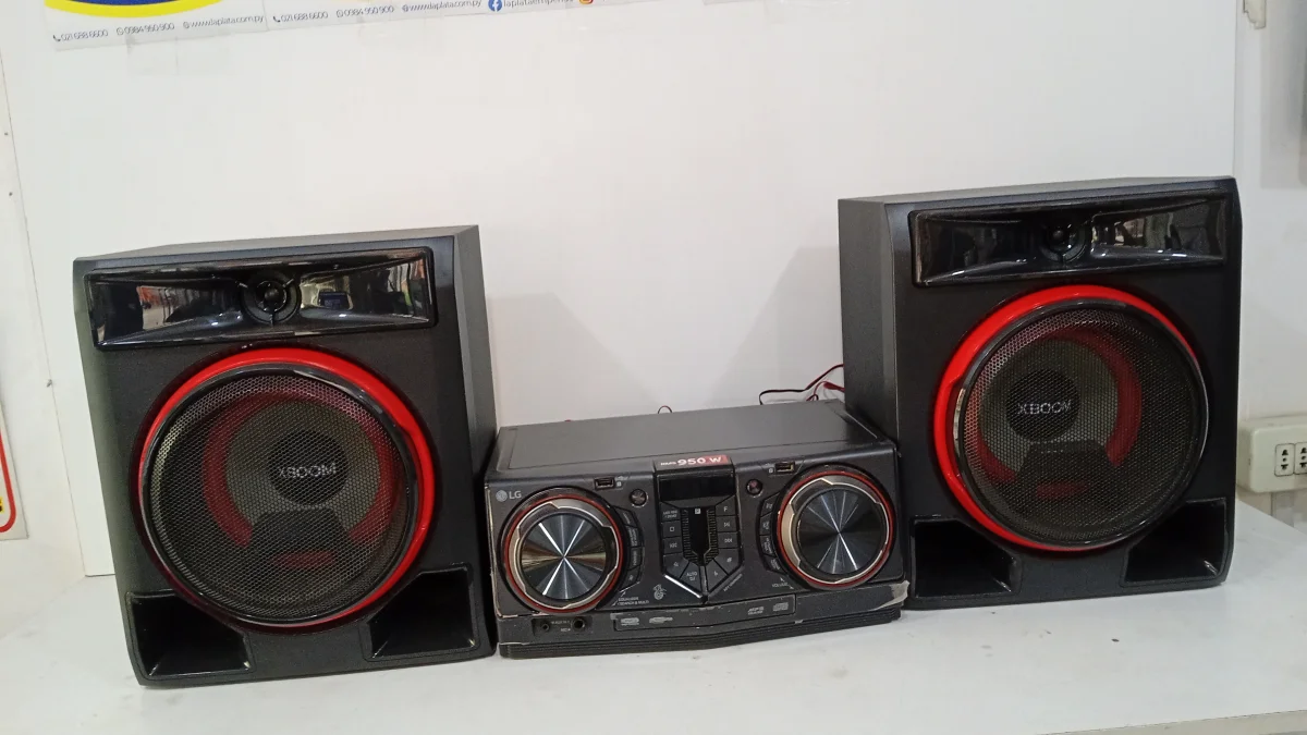 Foto 2 de Equipo De Sonido Marca Lg Con Control Modelo Cl65 Nuevo Sin Uso Acc Con Antena Fm Dos ParlanteManual