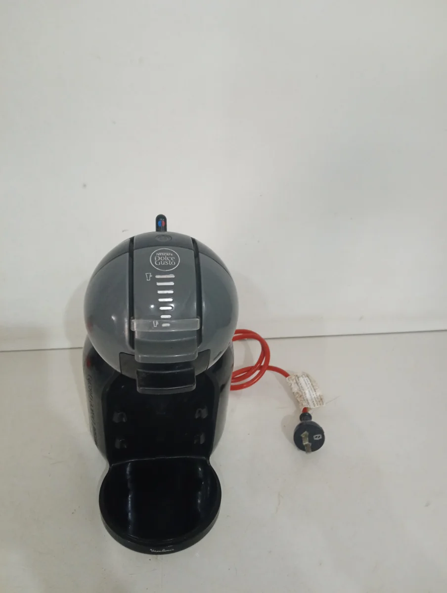 Cafetera Marca Dolce Gusto Modelo Usado En Buen Estado Acc Jarrita Trasera