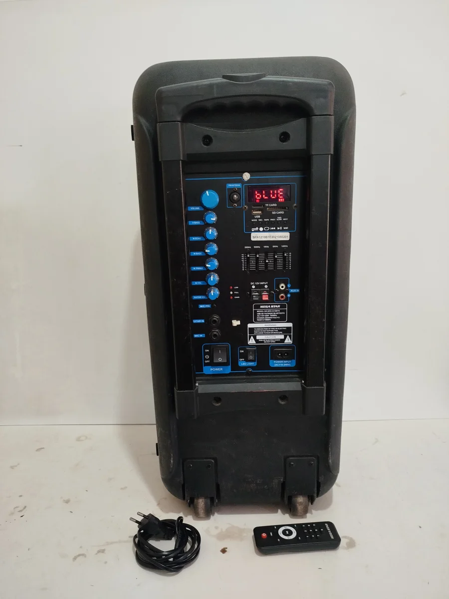 Foto 2 de Caja De Sonido Amplificada Marca Mega Star Modelo Spa1210bte Con Control Usado En Buen Estado Acc Luces2 RuedasManija De Transporte