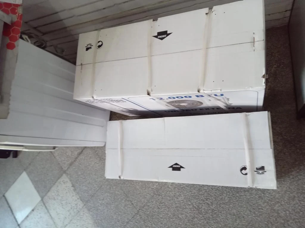 Foto 2 de Aire Acondicionado Tipo Split Marca Hdplay Potencia Btu 12.000 Con Kit Instalacion Con Control Modelo Hdac-0001 Nuevo Sin Uso Con Caja Acc No Tiene