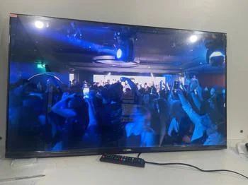 Foto 2 de Televisor Led Smart De 43 '' Marca Win Modelo Win43fs Con Control Usado En Buen Estado Acc Dos Patitas