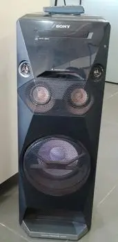 Caja De Sonido Amplificada Marca Sony Modelo No Tiene Con Control Usado Con Desgaste Acc: No Tiene Comentario: Sin Antena Esta Con Polvo