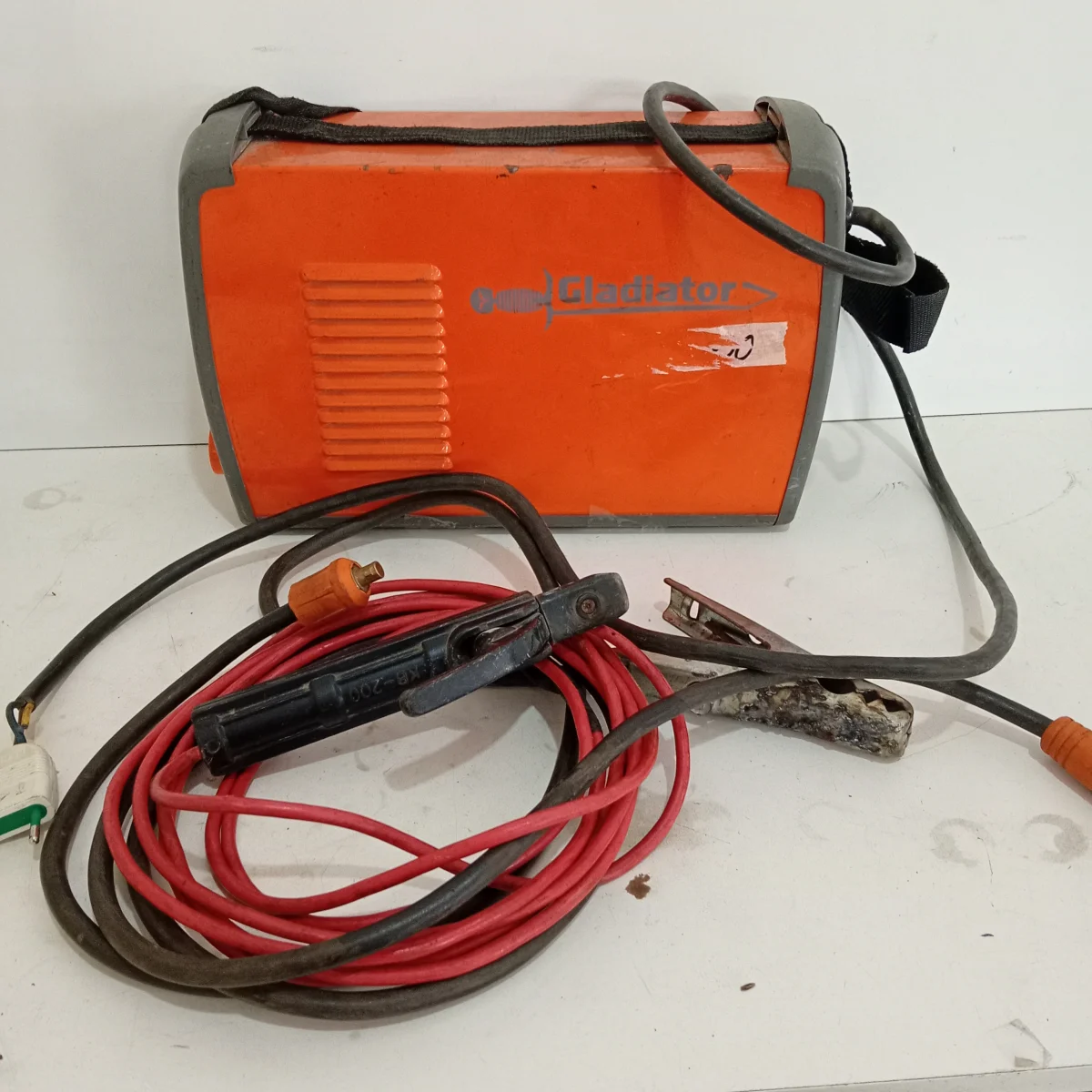 Soldador Marca Gladiator Modelo Le6200/7/220 Usado En Buen Estado Acc Con Pinza Positivo Y NegativoCable Pwoer