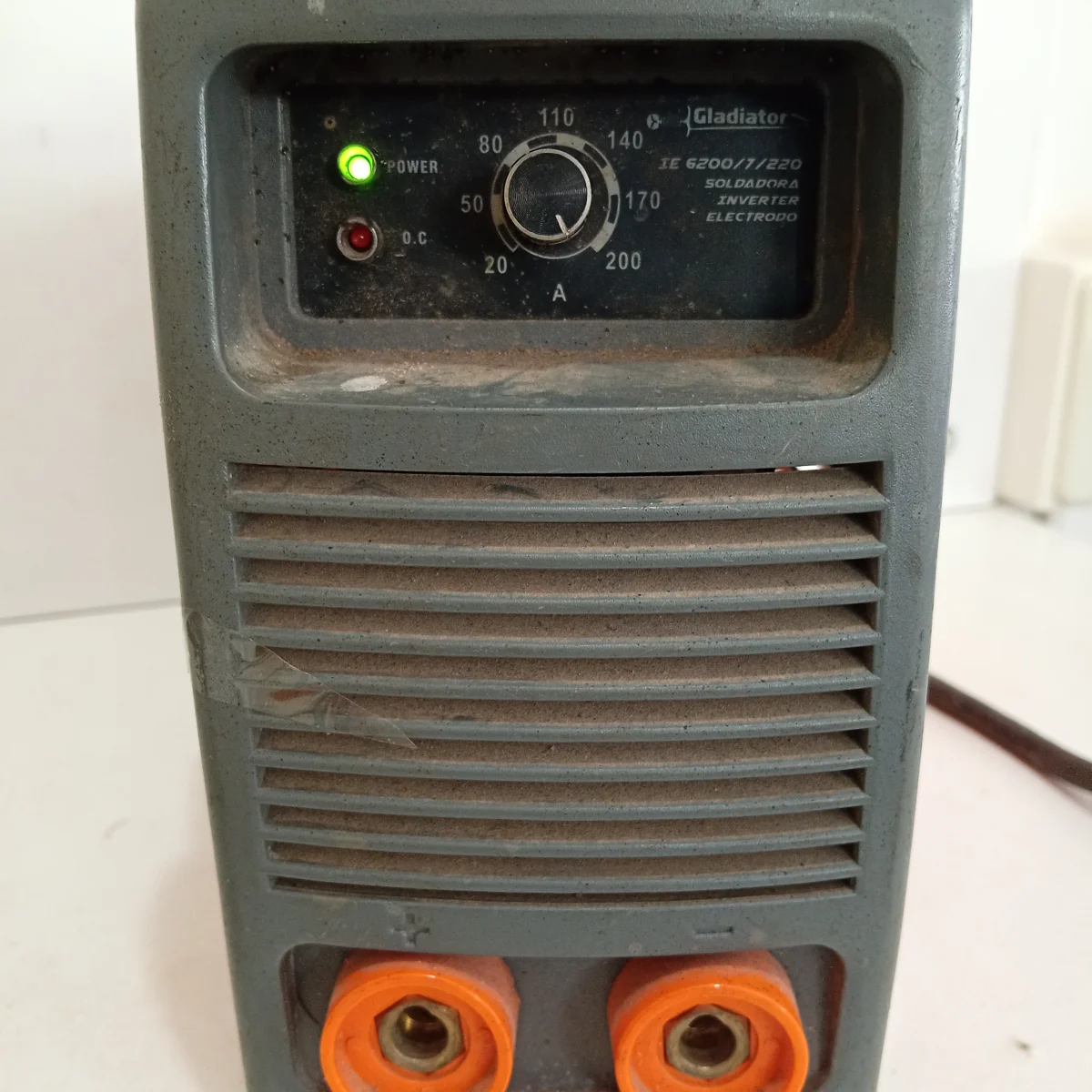 Foto 2 de Soldador Marca Gladiator Modelo Le6200/7/220 Usado En Buen Estado Acc Con Pinza Positivo Y NegativoCable Pwoer