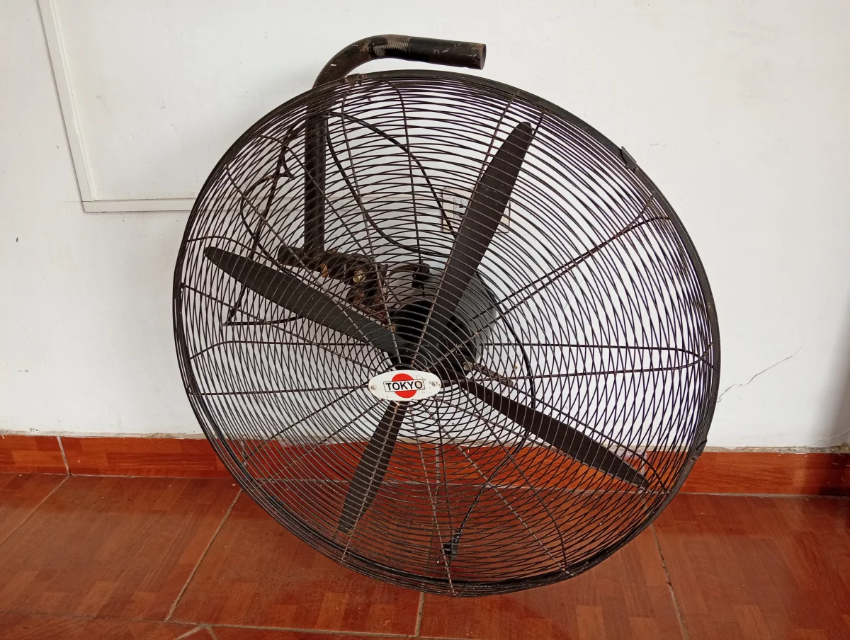 Foto 2 de Ventilador 3 Velocidades Marca Tokio Modelo Tokpai30-D Usado En Buen Estado Acc Soporte Para Pared