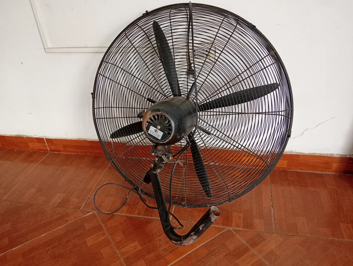 Foto 3 de Ventilador 3 Velocidades Marca Tokio Modelo Tokpai30-D Usado En Buen Estado Acc Soporte Para Pared
