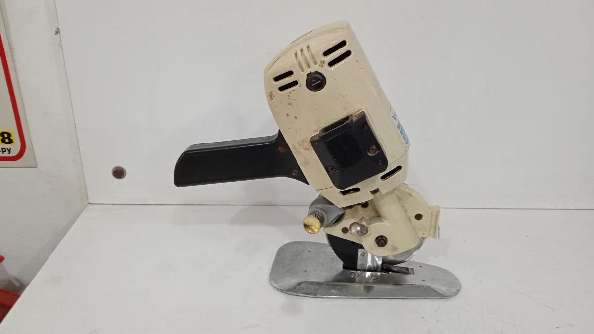 Foto 2 de Cortadora De Tela Marca Westman Modelo Rs-100 Usado En Buen Estado Acc No Tiene