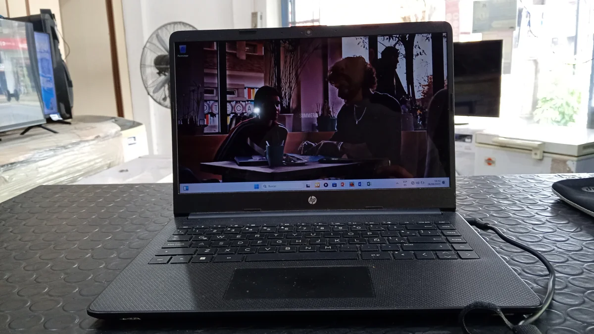 Foto 2 de Notebook Marca Hp. Modelo 14-Dw0526la Procesador Celeron Memoria Ram 4 Gb Disco Duro 250 Gb Generacion 1 Acc No Tiene