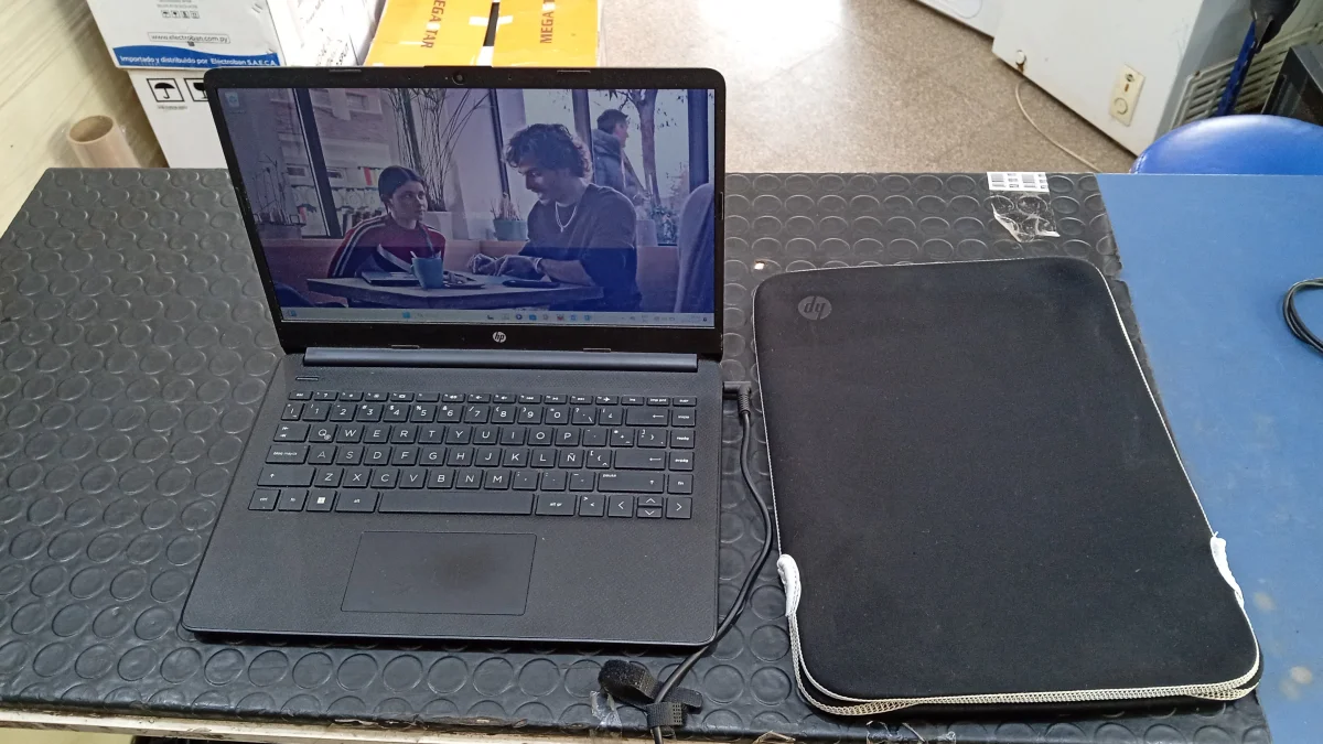 Foto 3 de Notebook Marca Hp. Modelo 14-Dw0526la Procesador Celeron Memoria Ram 4 Gb Disco Duro 250 Gb Generacion 1 Acc No Tiene
