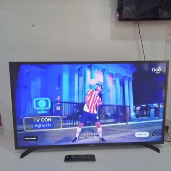 Televisor Led Smart De 40 '' Marca Samsung Modelo Un40j5290ag Con Control Usado En Buen Estado Acc Caja2 Patitas