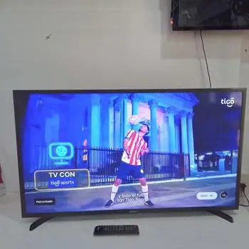 Televisor Led Smart De 40 '' Marca Samsung Modelo Un40j5290ag Con Control Usado En Buen Estado Acc Caja2 Patitas