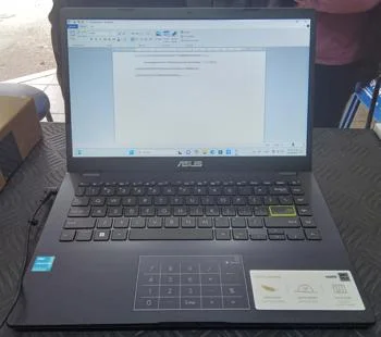 Foto 2 de Notebook Marca Asus Modelo E410ka Procesador Celeron Memoria Ram 4 Gb Disco Duro 56 Gb Generacion 4 Acc En Caja