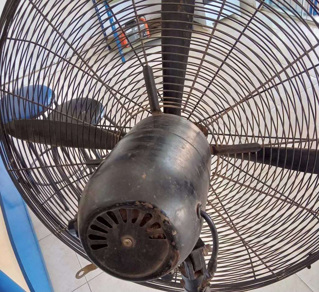 Foto 3 de Ventilador 3 Velocidades Marca Tokyo Modelo Topii26-Ar Usado Con Desgaste Acc 4 Aletas