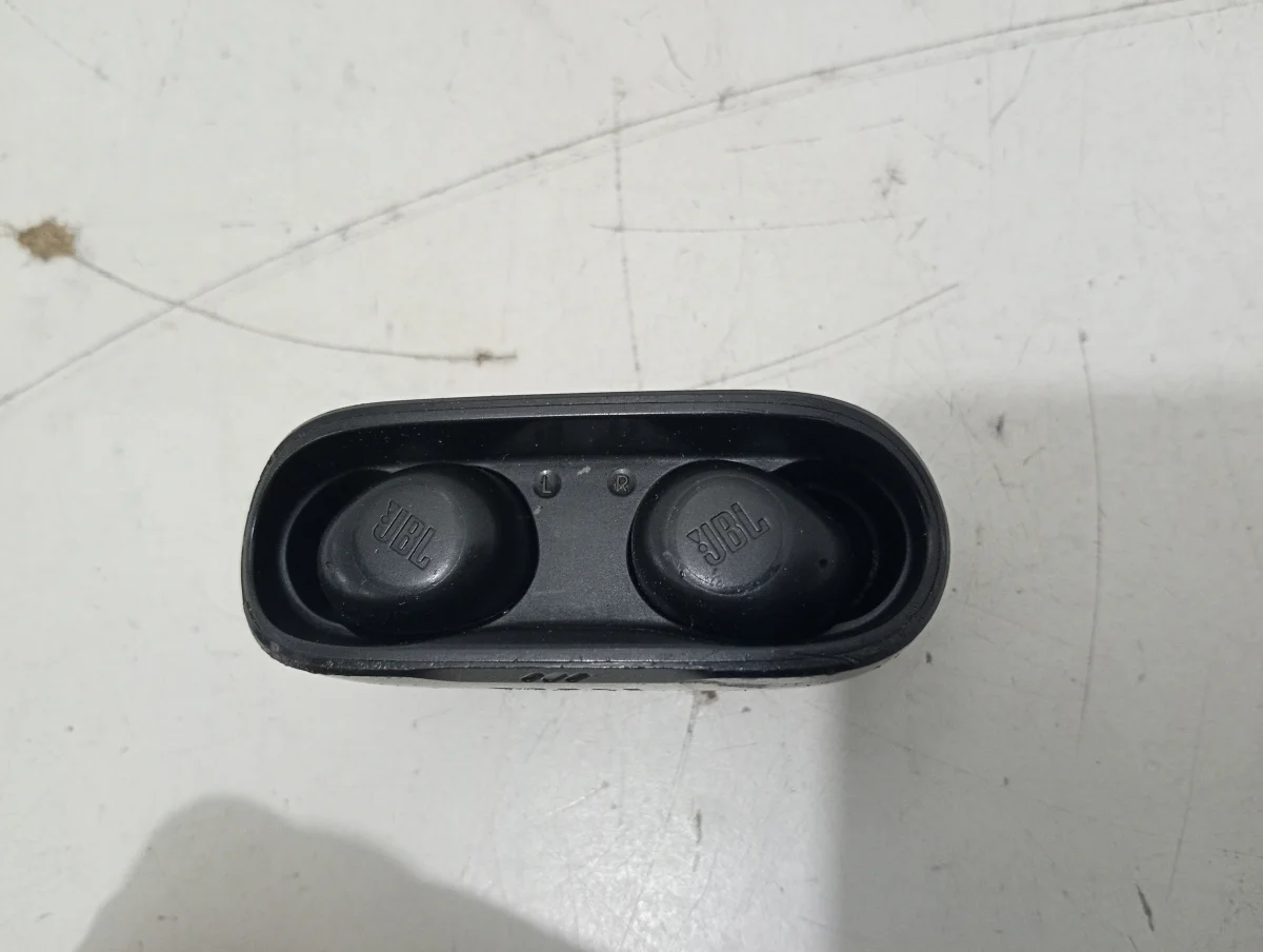 Foto 3 de Auricular Marca Jbl Modelo Wave Buds Usado En Buen Estado Con No Tiene Acc No Tiene