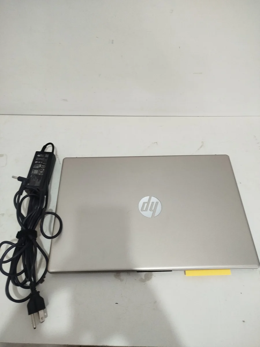 Foto 3 de Notebook Marca Hp Modelo 15-Fc00061a Procesador Ryzen 3 Memoria Ram 8 Gb Disco Duro 260 Gb Generacion 11 Acc T/NumericoEntradas Usb-Dmi-Lam