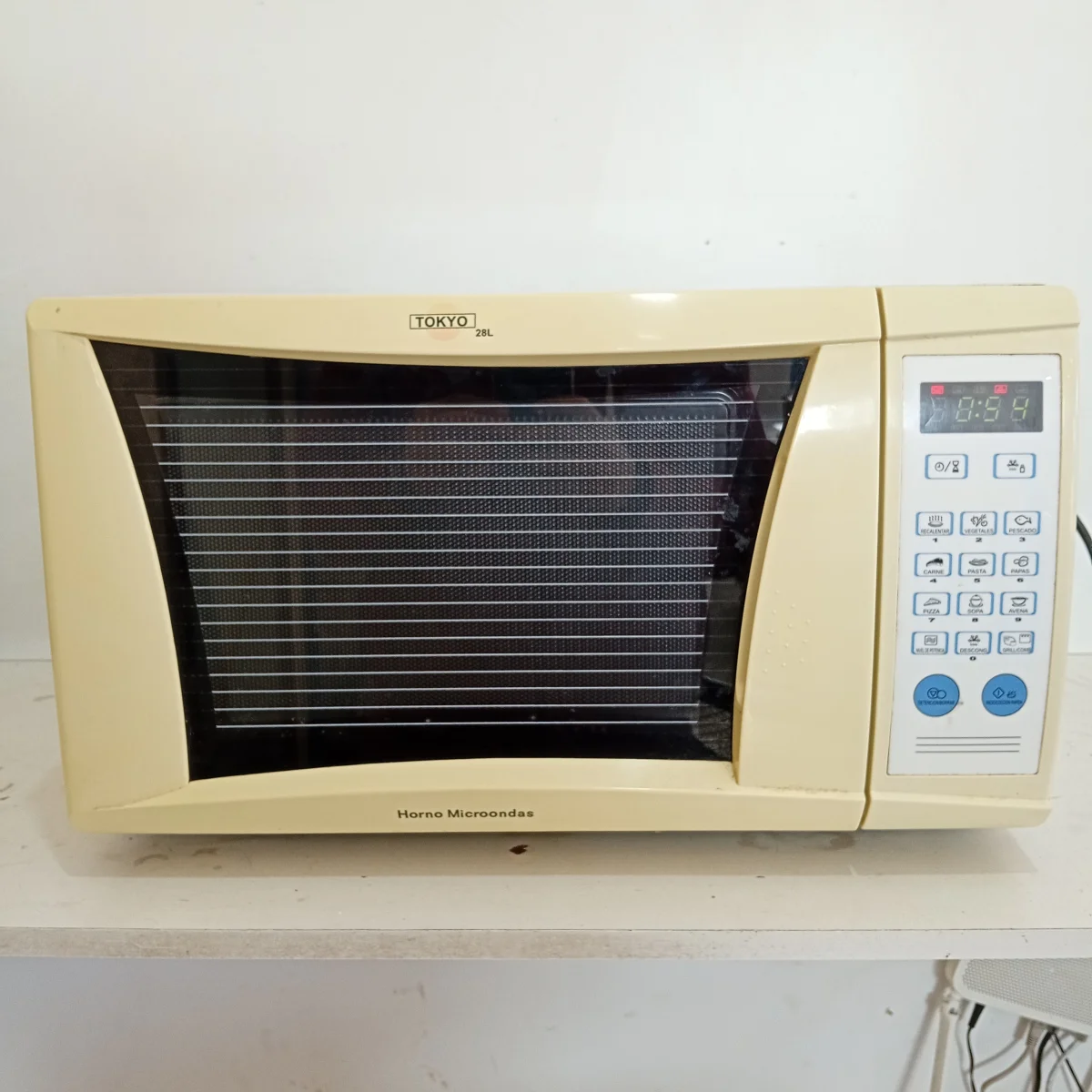 Microondas Marca Tokyo Modelo Eg8528p-F Usado Con Desgaste Acc Con Plato De Vidrio