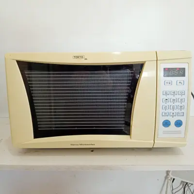 Microondas Marca Tokyo Modelo Eg8528p-F Usado Con Desgaste Acc Con Plato De Vidrio