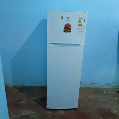 Heladera Marca Tokio Modelo Hetokmm257 Usado En Buen Estado Litros : 257 Acc: 1 Parrilla4 Bandejas1 Verdulera4 Porta Lata2 Hueveras Comentario: De Dos Puertas