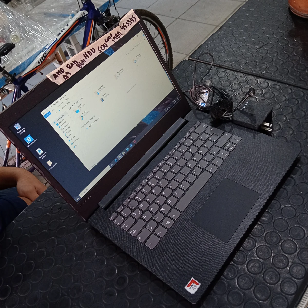 Foto 3 de Notebook Marca Lenovo Modelo 81ms Procesador Amd A9-9425 Memoria Ram 8 Gb Disco Duro 500 Gb Generacion 9 Acc Cargador