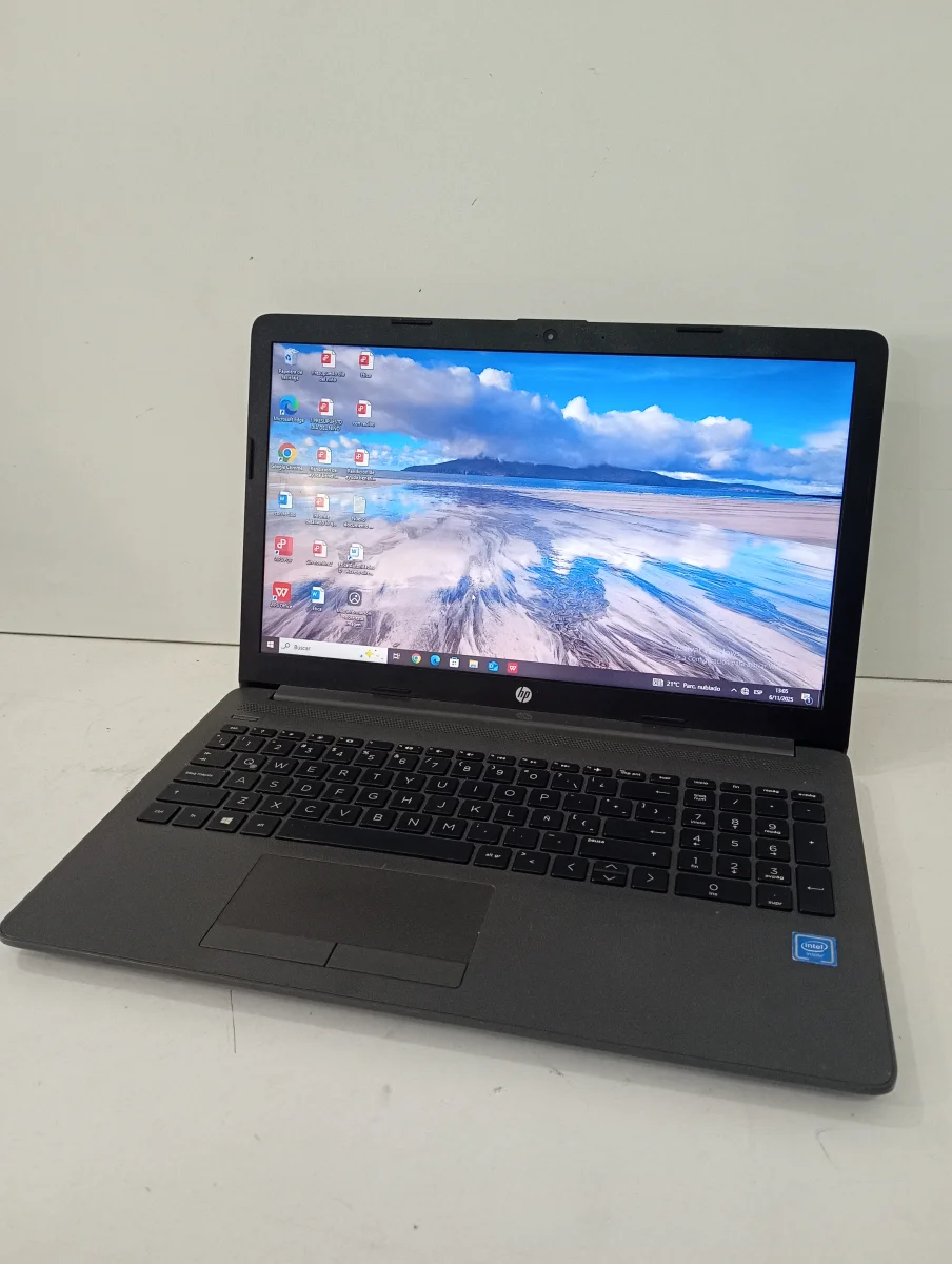 Notebook Marca Hp Modelo 250g7 Procesador Celeron Memoria Ram 4 Gb Disco Duro 500 Gb Generacion No Tiene Acc Cargador Teclado Numerico Maletin