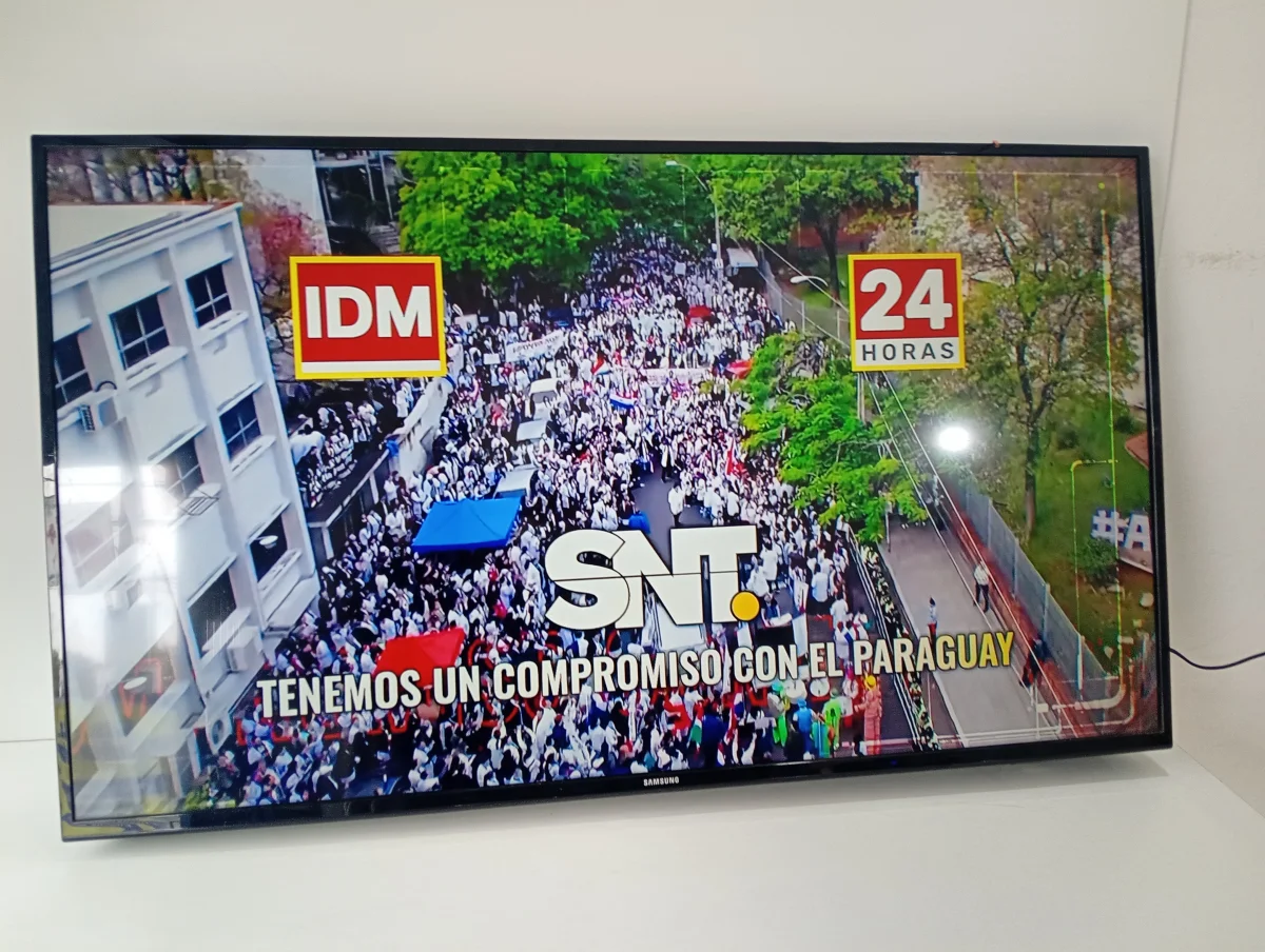 Televisor Led Smart De 43 '' Marca Samsung Modelo Con Control Usado En Buen Estado Acc No Tiene