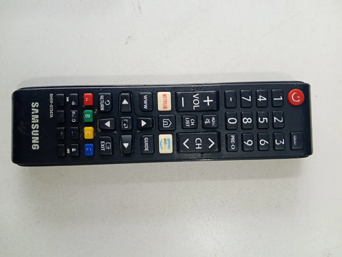 Foto 3 de Televisor Led Smart De 43 '' Marca Samsung Modelo Con Control Usado En Buen Estado Acc No Tiene