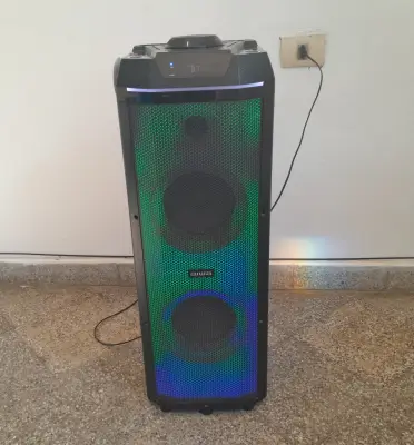 Equipo De Sonido Marca Aiwa Sin Control Modelo Awpok100d Usado En Buen Estado Acc: Con Cable Power AntenaLucesDos Parlantes De 6.5" Comentario: Sin Microfono De 2000 W Tipo Torre