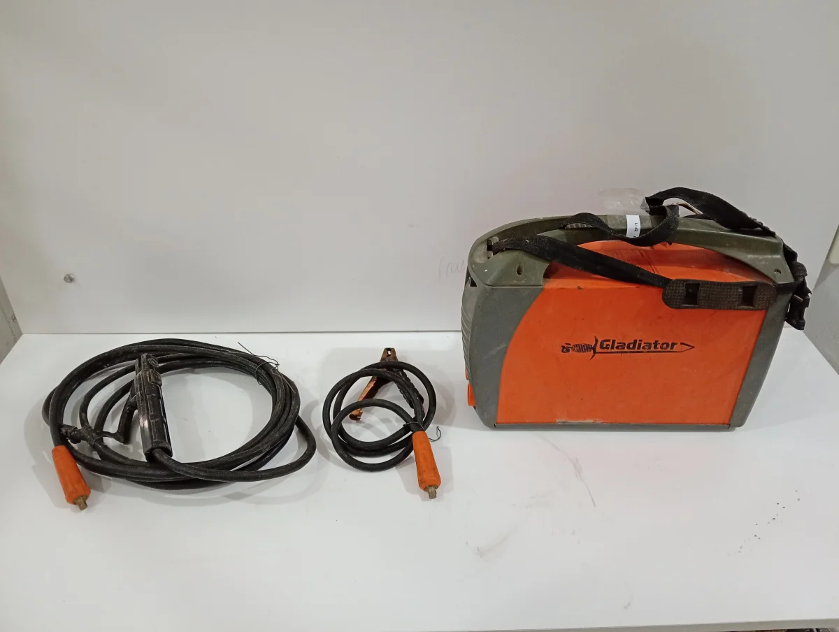 Soldador Marca Gladiator Modelo Ie6200/5/220m Usado Con Desgaste Acc Pinza Positivo Negativo