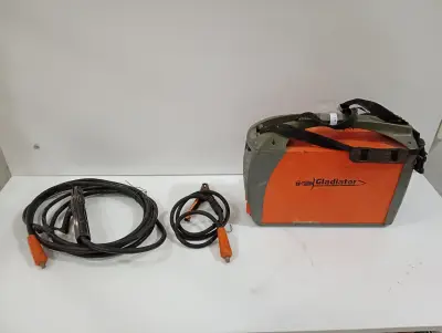 Soldador Marca Gladiator Modelo Ie6200/5/220m Usado Con Desgaste Acc Pinza Positivo Negativo