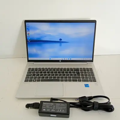 Notebook Marca Hp Modelo Probook 450 G8 Procesador I7-1165g7 2.80ghz Memoria Ram 16 Gb Disco Duro 500 Gb Generacion 11 Acc Pantalla De 15.6' Con Teclado Numérico Y Carcaza Plateada