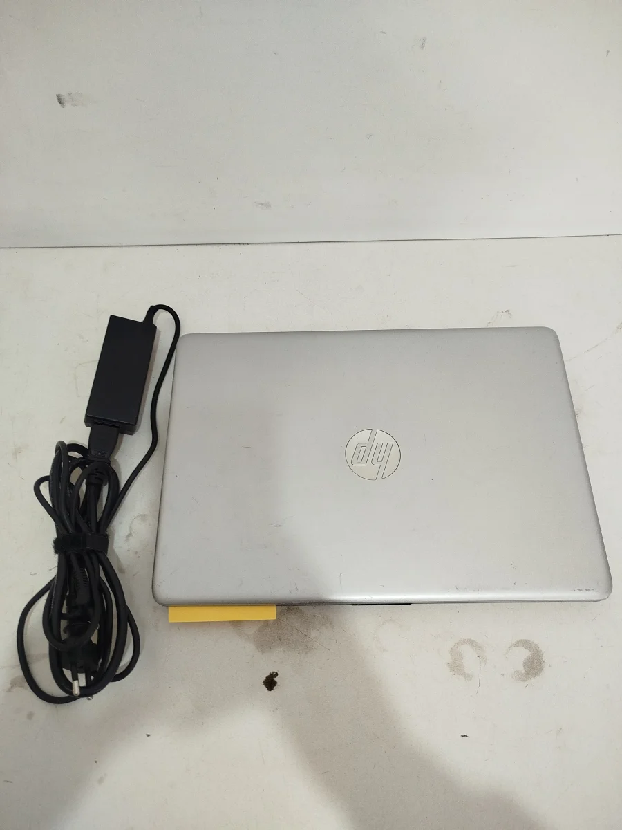 Foto 3 de Notebook Marca Hp Modelo 14-Cf20511a Procesador I3 Memoria Ram 4 Gb Disco Duro 237 Gb Generacion 10 Acc Puerto Usb Hdmi