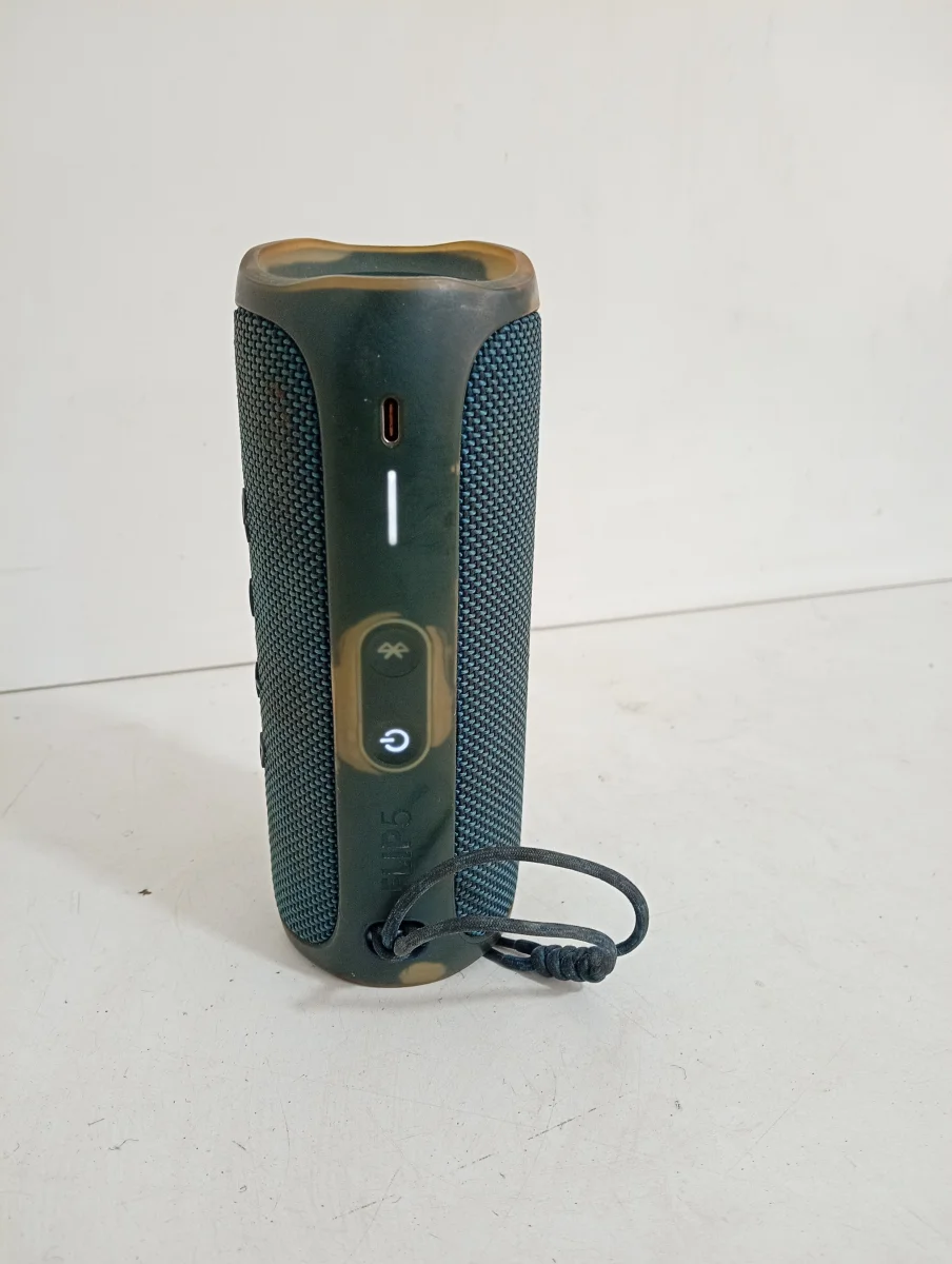 Foto 2 de Speaker Potencia Watts No Tiene Marca Jbl Sin Control Modelo Flip 5 Usado Con Desgaste Sin Caja Acc Cargador Usb
