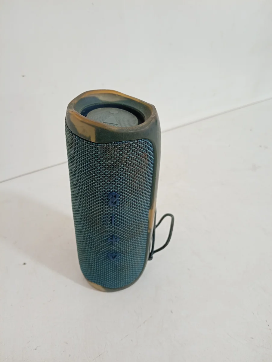 Foto 3 de Speaker Potencia Watts No Tiene Marca Jbl Sin Control Modelo Flip 5 Usado Con Desgaste Sin Caja Acc Cargador Usb