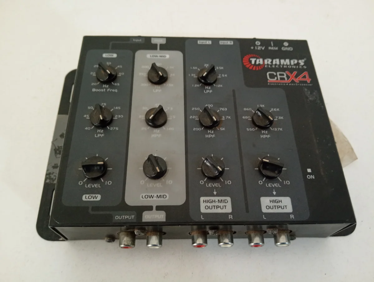 Foto 2 de Amplificador De Sonido P/ Automovil Marca Taramps Modelo Crx4 Usado En Buen Estado Acc No Tiene