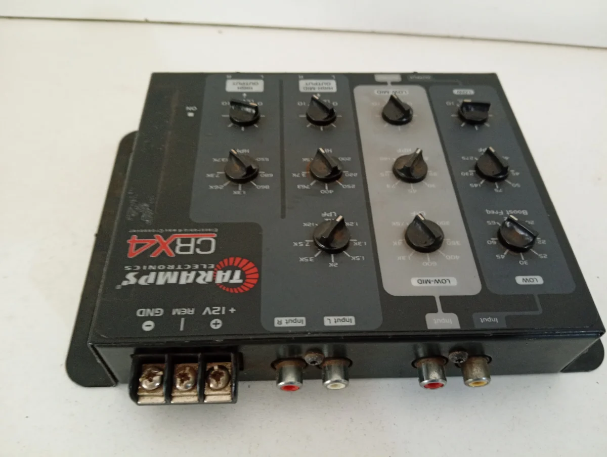 Foto 3 de Amplificador De Sonido P/ Automovil Marca Taramps Modelo Crx4 Usado En Buen Estado Acc No Tiene
