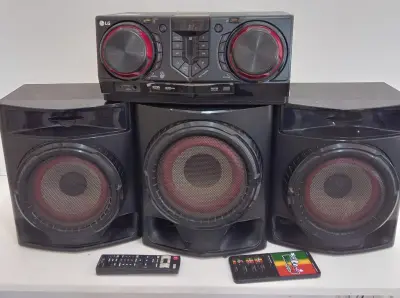 Equipo De Sonido Marca Lg Con Control Modelo Cj45 Usado En Buen Estado Acc: Con Dos ParlantesUn Subwoofer Comentario: Sin Antena Con Algunos Detalles Pequeños De Oxido En La Rejilla Del Parlante