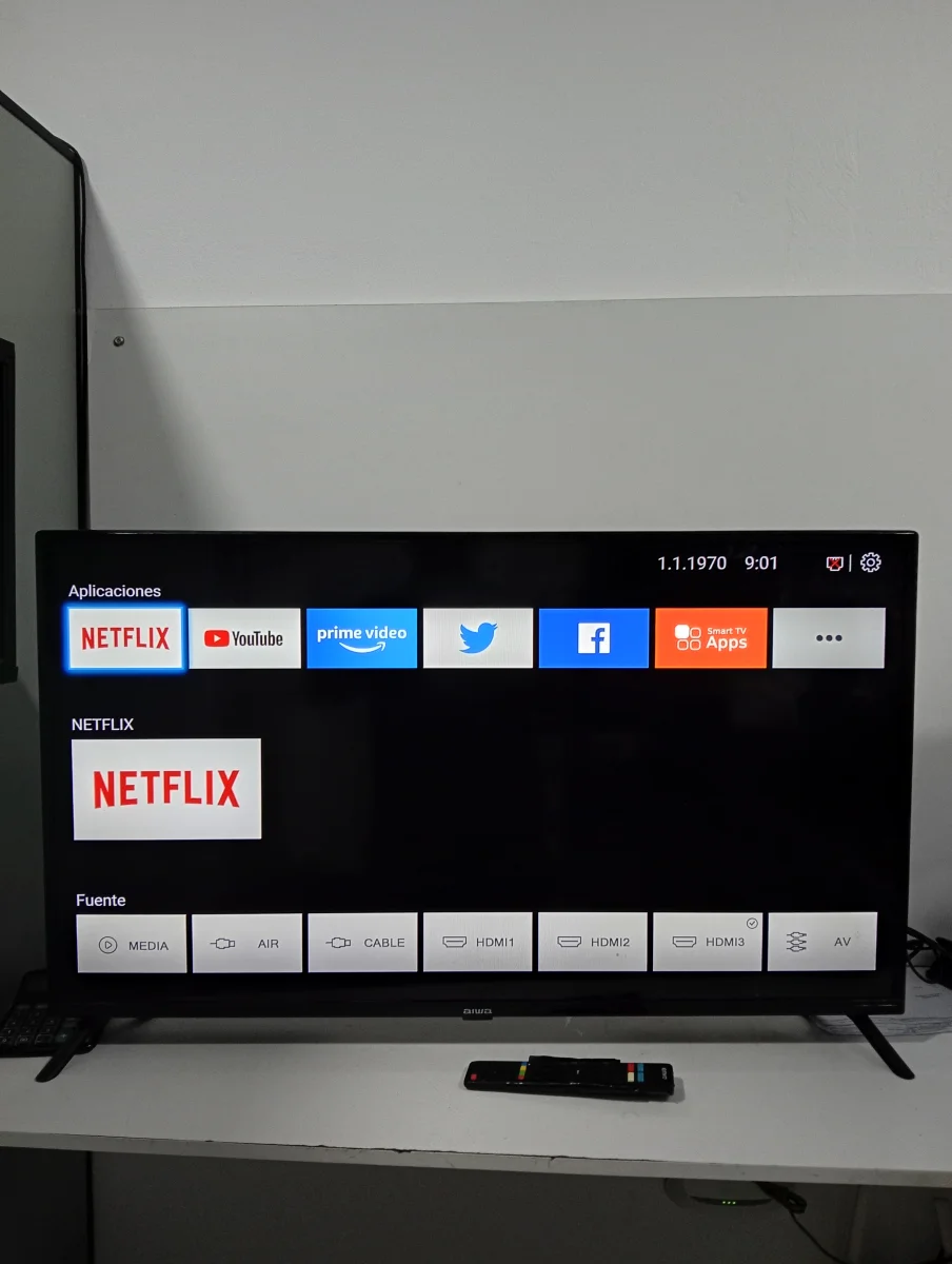 Televisor Led Convencional De 42 '' Marca Aiwa Modelo Aw42b4sm Usado Con Desgaste Con Control Sin Caja Acc Dos Patitas