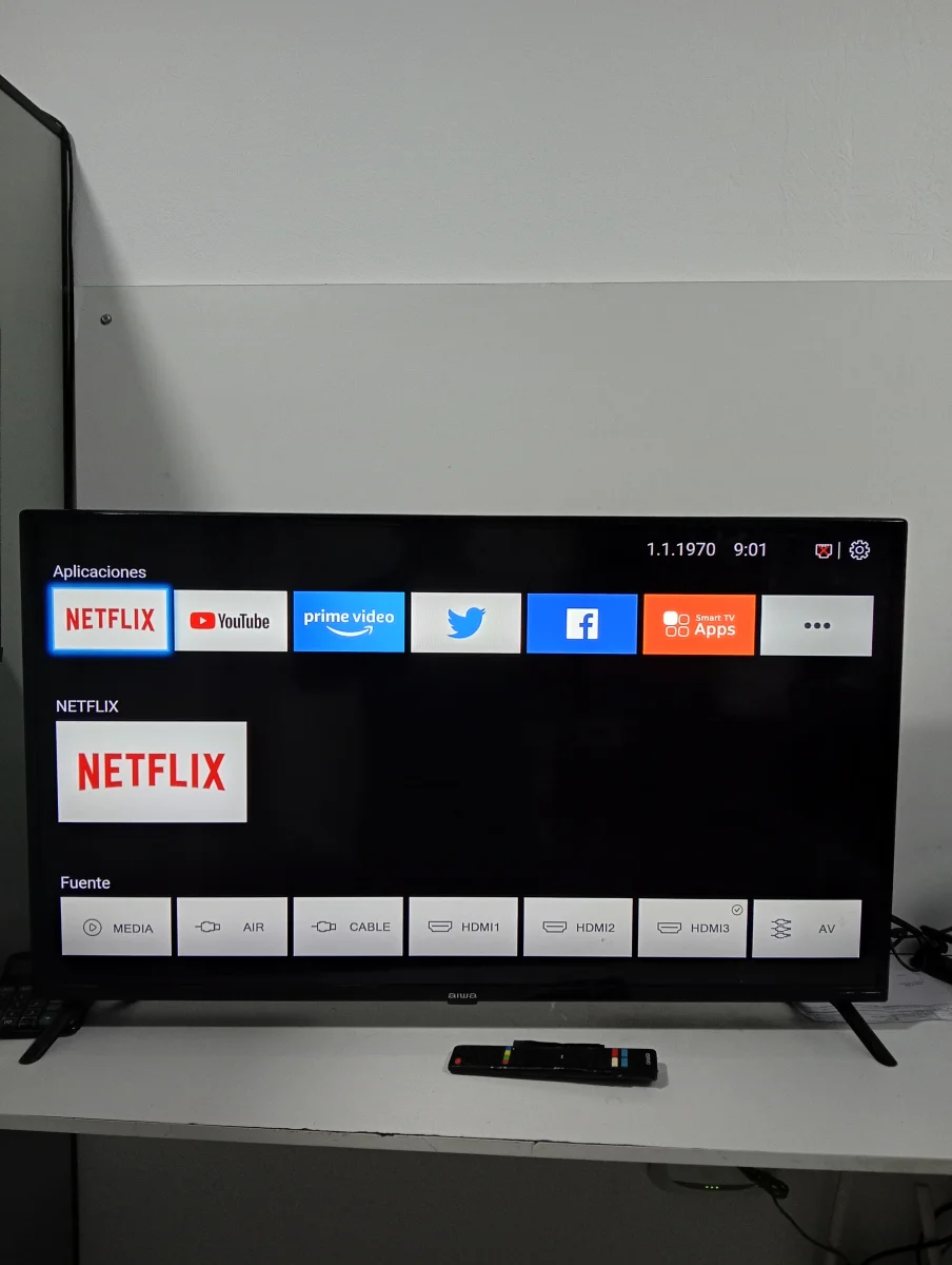 Foto 2 de Televisor Led Convencional De 42 '' Marca Aiwa Modelo Aw42b4sm Usado Con Desgaste Con Control Sin Caja Acc Dos Patitas