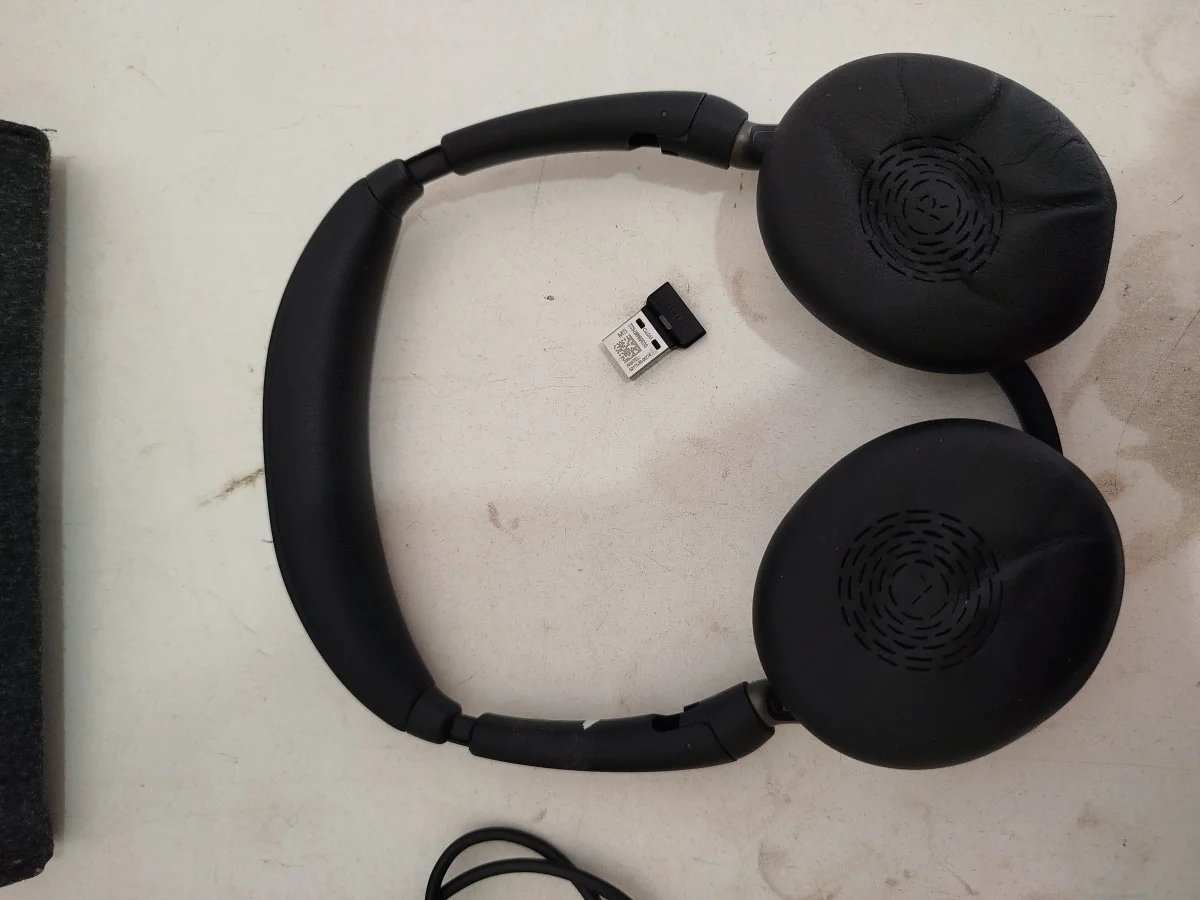 Foto 3 de Auricular Marca Jabra Modelo Evolve 65 Flex Usado En Buen Estado Con Microfono Acc Cable Cargador Tipo CEstuche De TelaUsb