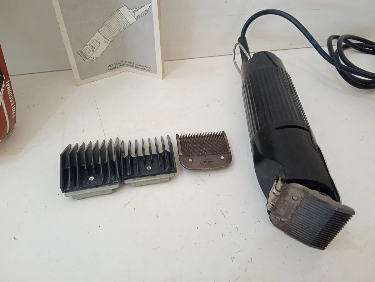 Foto 3 de Maquina De Cortar Cabello Marca Trive Modelo 808-2 Usado Con Desgaste Acc 2 Niveles De Corte 2 Dientes Regulares