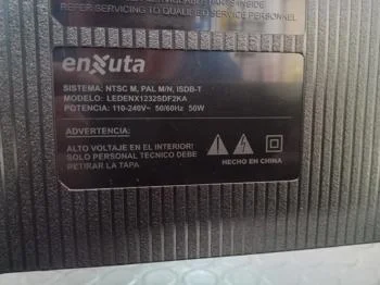 Foto 2 de Televisor Led Smart De 32 '' Marca Enxuta Modelo Ledenx1232sdf2ka Con Control Usado En Buen Estado Acc Par De Patitas