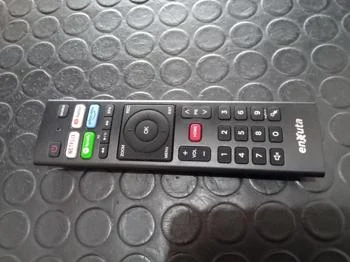 Foto 3 de Televisor Led Smart De 32 '' Marca Enxuta Modelo Ledenx1232sdf2ka Con Control Usado En Buen Estado Acc Par De Patitas