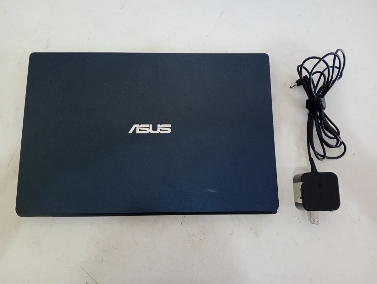 Foto 3 de Notebook Marca Asus Modelo E410ka-Cl464 Procesador Celeron Memoria Ram 4 Gb Disco Duro 500 Gb Generacion No Tiene Acc Cargador Mouse