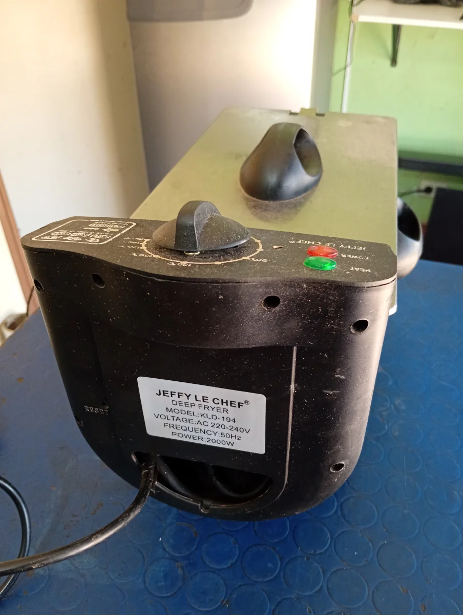 Foto 3 de Fritadora Marca Jeffy Le Chef Modelo Kld-194 Usado En Buen Estado Acc No Tiene