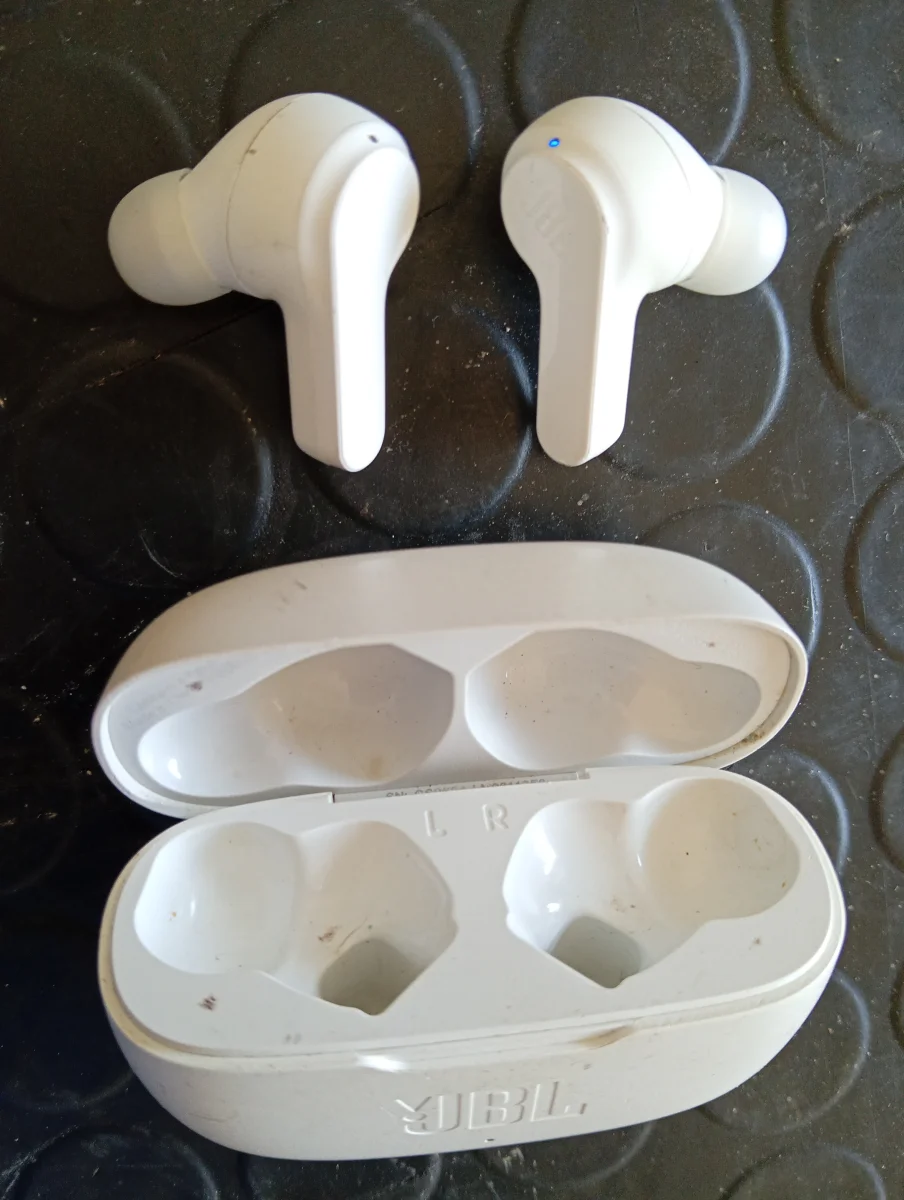 Foto 2 de Auricular Marca Jbl Modelo Wave200tvs Usado En Buen Estado Con No Tiene Acc No Tiene