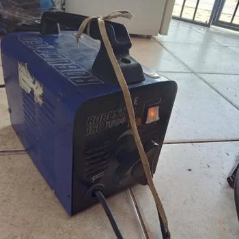 Foto 2 de Soldador Marca Robust Modelo 160 Turbo Usado En Buen Estado Acc Pinza Neg. Desgastado Y Pos